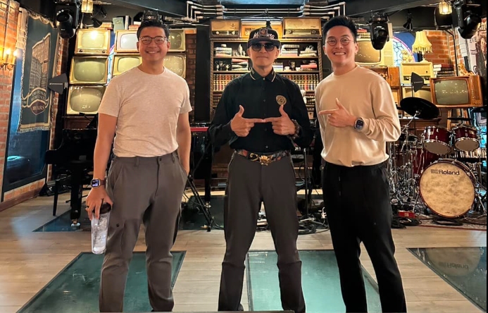 "ติ๊ก ชิโร่" ไลฟ์สดเปิดหมวกคืนแรกหาเงิน 24 ล้าน แฟนๆให้กำลังใจ “ค่าทำงาน”จำนวนมาก!