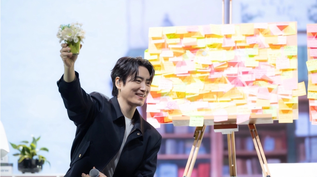 "อีจุนฮยอก" เสิร์ฟโมเมนต์สุดหวาน ทำซีอีโอคังสาขาไทยยิ้มแก้มปริ!