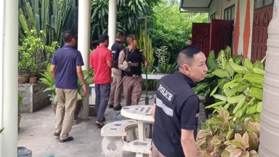 ตำรวจบุกจับลูกชายคลั่ง มีดฟันแม่วัย 84 ปี ดับคาบ้าน