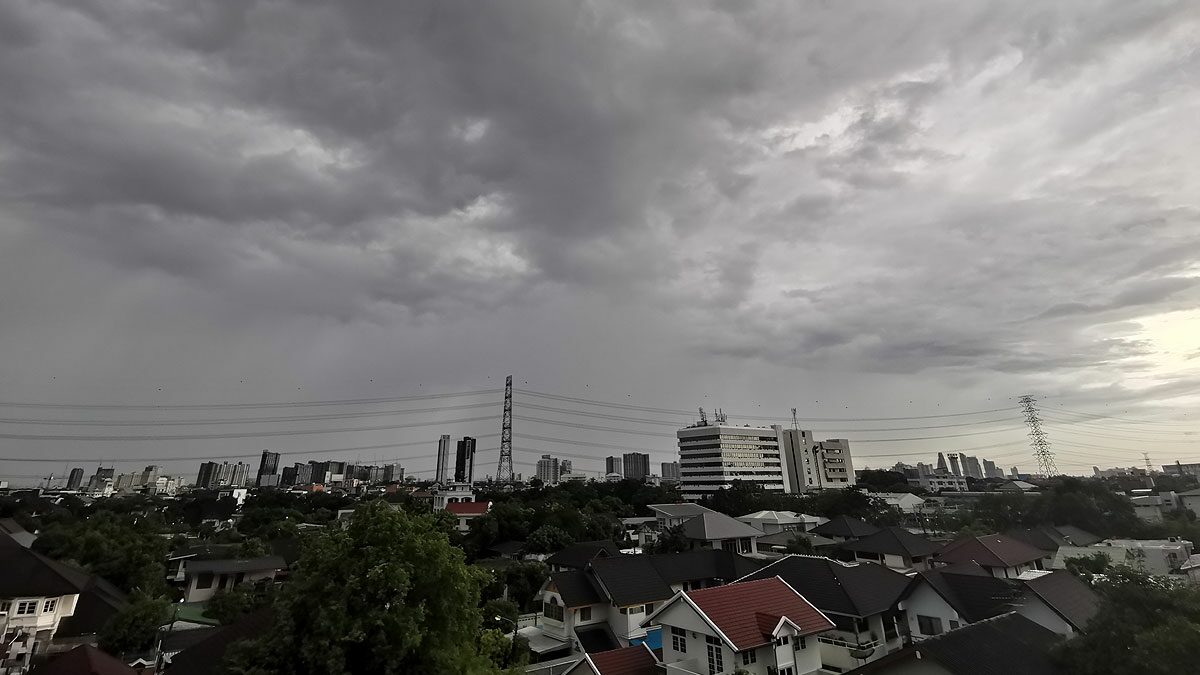 สภาพอากาศวันนี้ กรมอุตุฯ เตือนพื้นที่เสี่ยงภัยระวัง ฝนถล่ม ภาคใต้หนัก