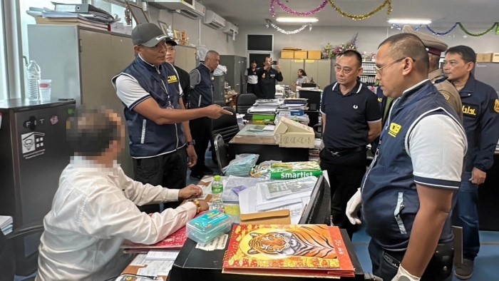 ซ้อนแผนจับ ช่างโยธา “รีด” นักธุรกิจ คาสำนักงาน! โฉ่ลาดกระบัง ค่าใบอนุญาต