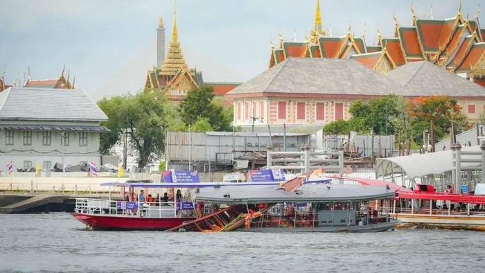 เรือ นทท.จีน พุ่งชนเรือข้ามฟากทหารเรือ กลางเจ้าพระยา เจ็บ 3 (คลิป)