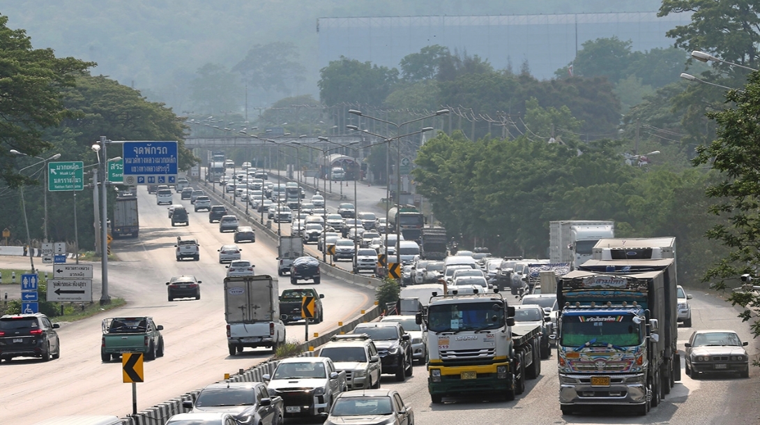 คนแห่กลับตจว. ถนนพระราม 2 พักก่อสร้าง คืนช่องจราจร-รถล่องใต้ (คลิป)