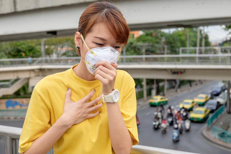 9 วิธีบรรเทาอาการแสบคอ-คันคอ จากฝุ่นพิษ PM2.5 แก้ยังไงให้หาย