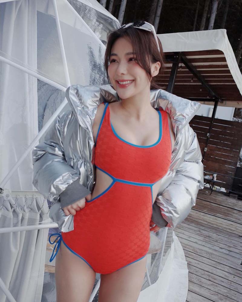 จันจิ จันจิรา แซ่บท้าหิมะ สวมวันพีซโชว์หุ่นเซ็กซี่