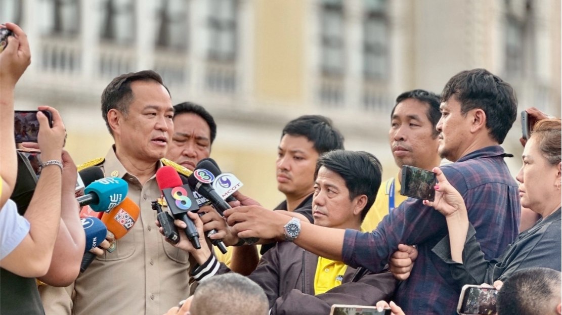 "อนุทิน" คุยนายกฯ ไม่มีปรับ ครม. แถมสั่งงานข้ามปี มั่นใจเก้าอี้ มท.1 ยังอยู่ดี